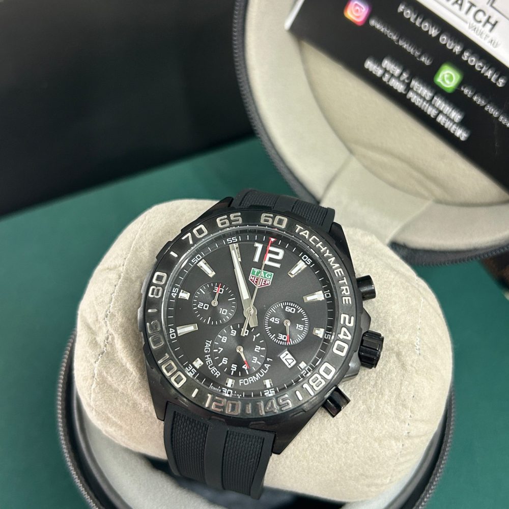 Tag Carrera Black Band